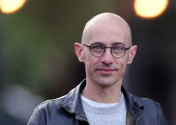 Shopify’s CEO says companies that hire founders often make a big mistake: Don’t ‘put them in like founder day care’