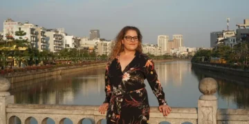 I moved abroad at 40 to escape loneliness. I didn’t expect how hard it would be to go home.