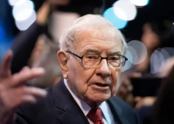 Warren Buffett warned debt can ruin your life &mdash; and praised his dad’s parenting when he was ‘behaving like a jerk’