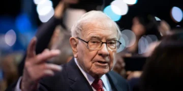 Warren Buffett warned debt can ruin your life &mdash; and praised his dad’s parenting when he was ‘behaving like a jerk’