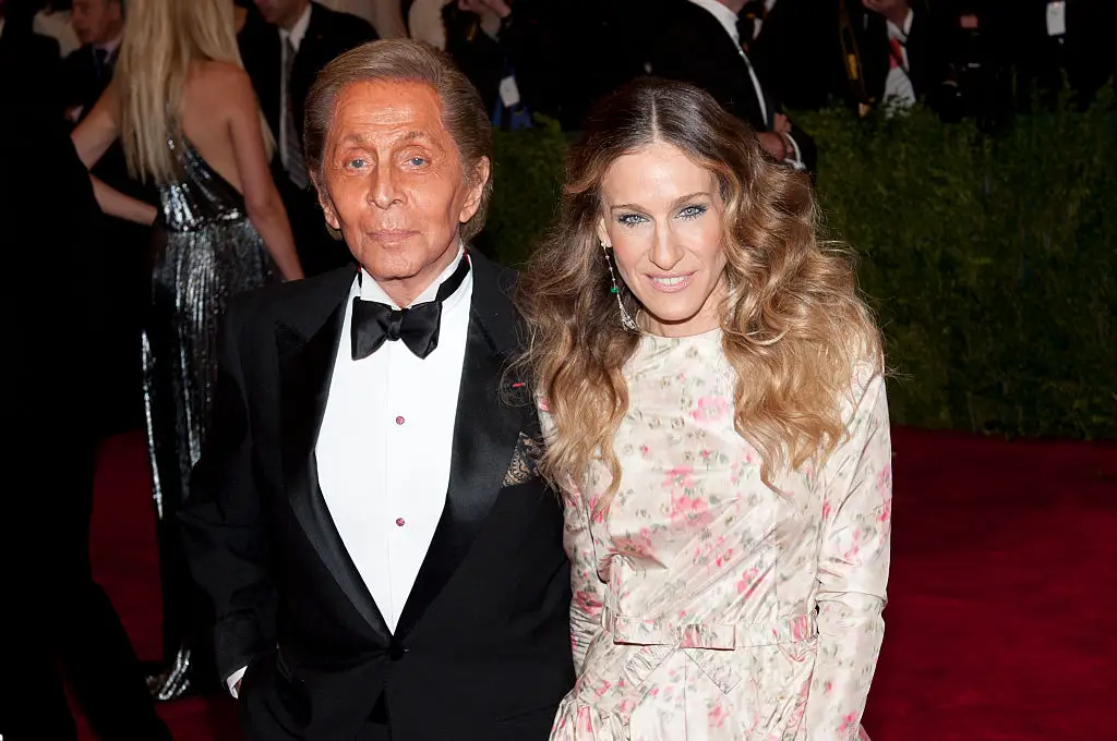 Valentino Garavani and Sarah Jessica Parker at the Schiaparelli and Prada Costume Institute Benefit red carpet.