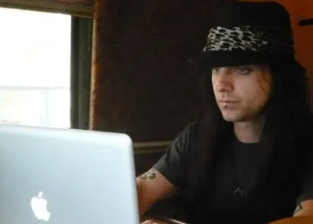 I chased my dream of playing in a touring heavy metal band &mdash; and still climbed the corporate ladder