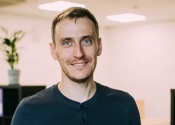 A man lost 44lbs and learned 3 important lessons about losing fat while maintaining muscle