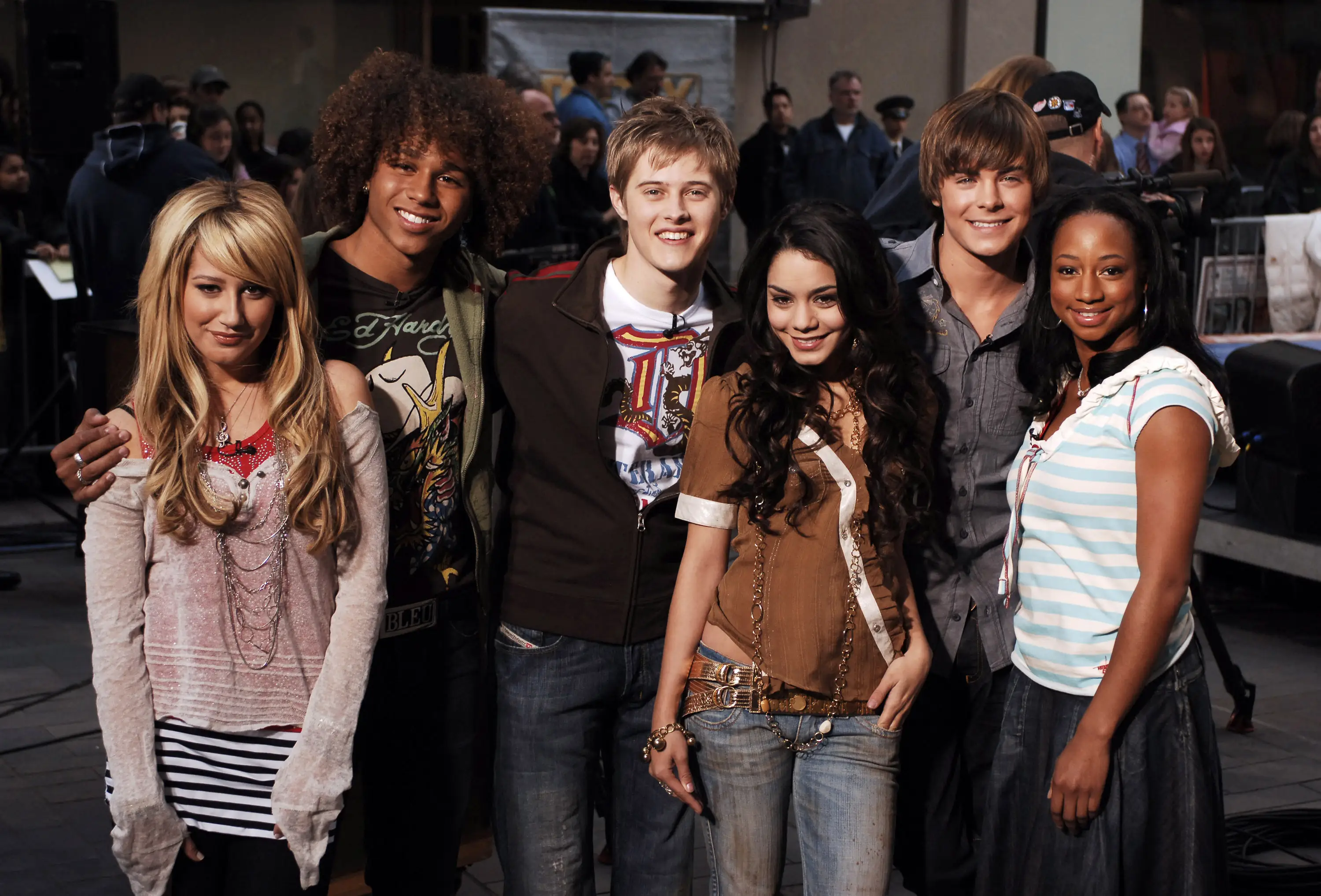 Ashley Tisdale, Corbin Bleu, Lucas Grabeel, Vanessa Hudgens, Zac Efron, and Monique Coleman of 