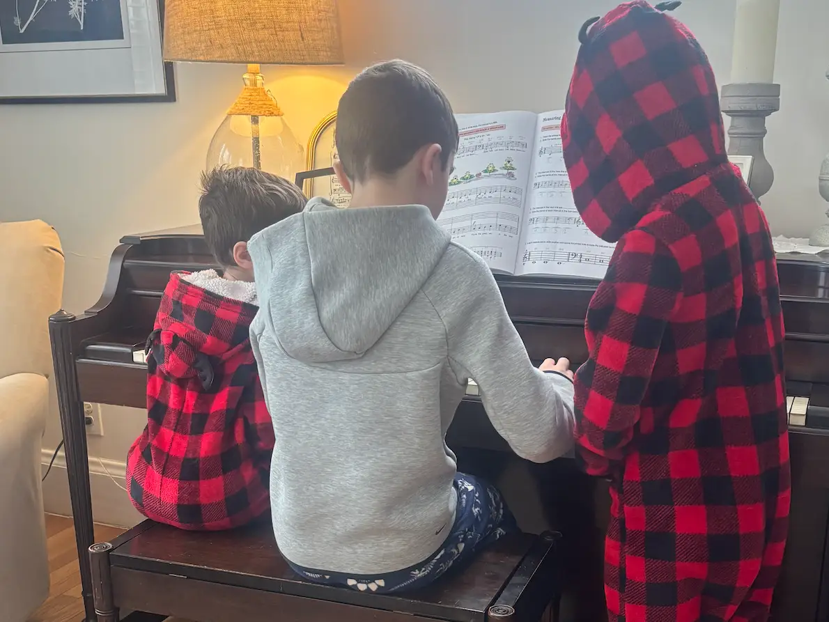 Kids playing piano