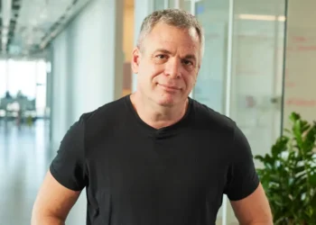 The Wix CEO said AI gives engineers ‘superpowers.’ That means one trait is key for entry-level developers.