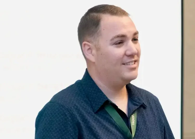 I’m a tech career coach. Do these 2 things immediately after getting laid off — and avoid this common mistake when using AI.