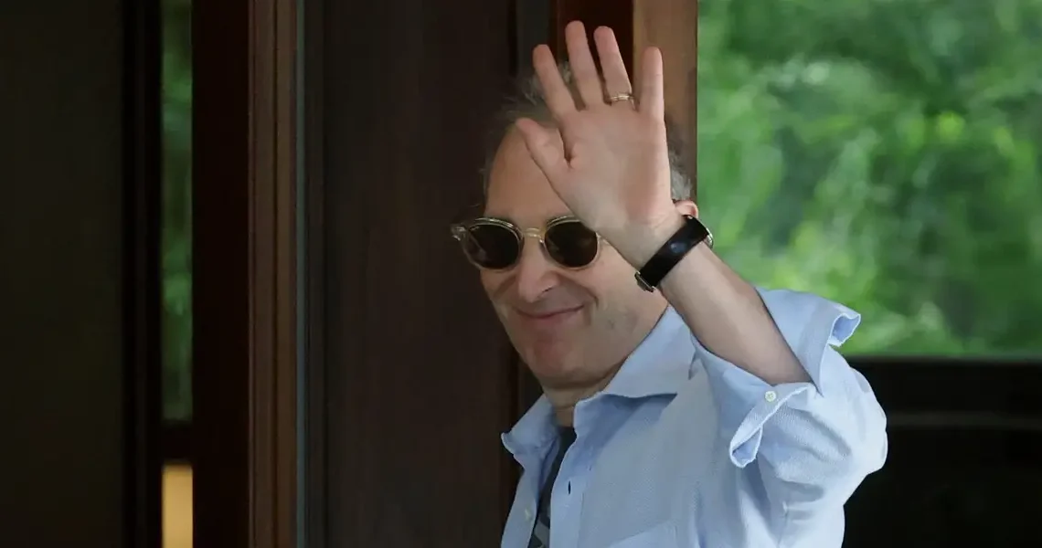 Amazon execs say layoffs are part of turning the company into the ‘world’s largest startup,’ leaked memos show