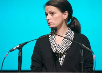 Microsoft CFO’s memo to staff calls out AI deals, coding, and chips