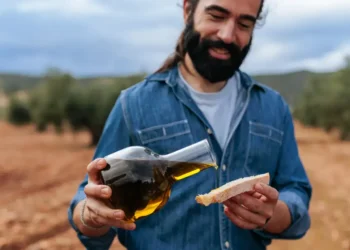 Should you list ‘olive oil’ as an interest on your résumé? Recruiters weigh in on the latest internet debate