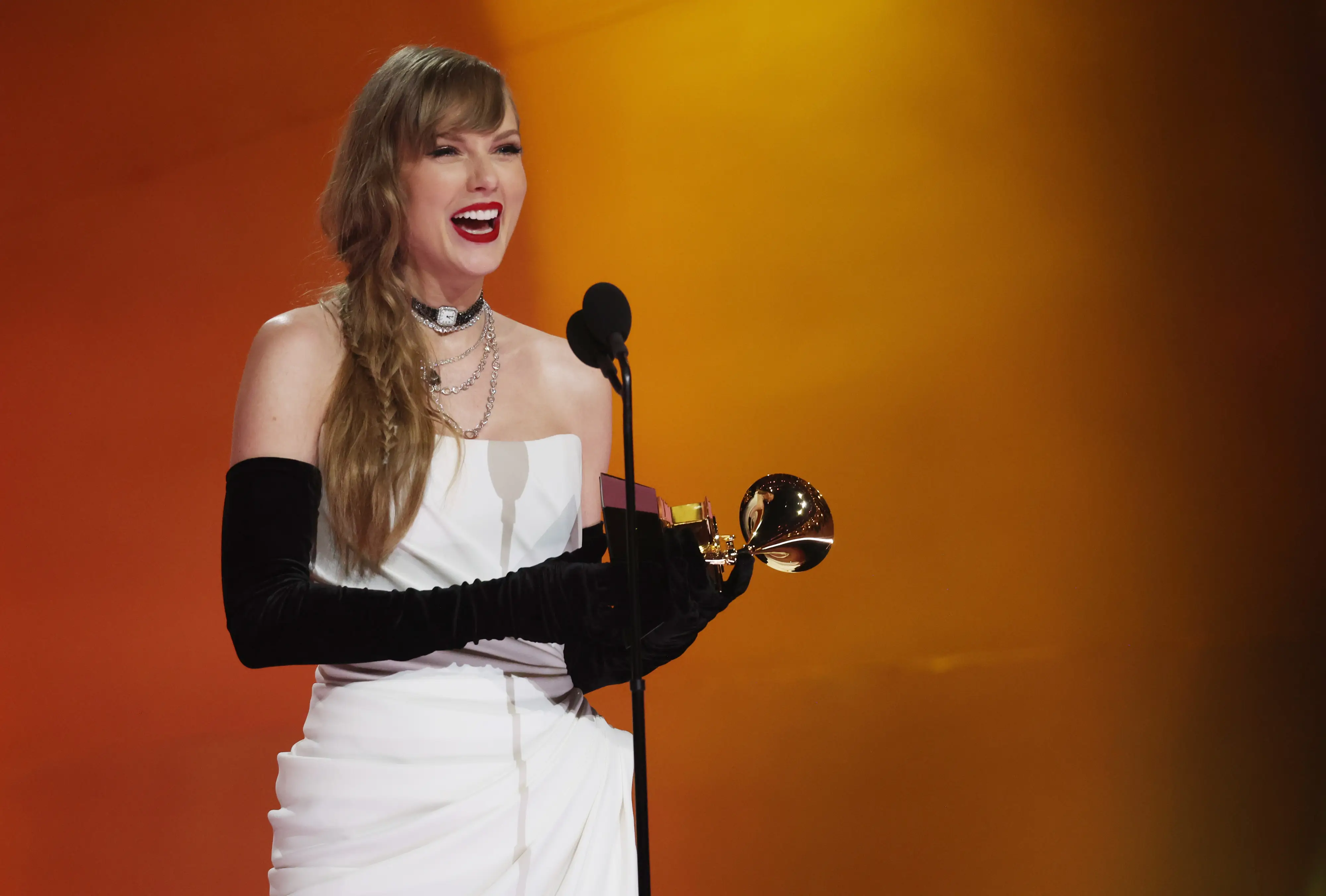 taylor swift accepts best pop vocal album