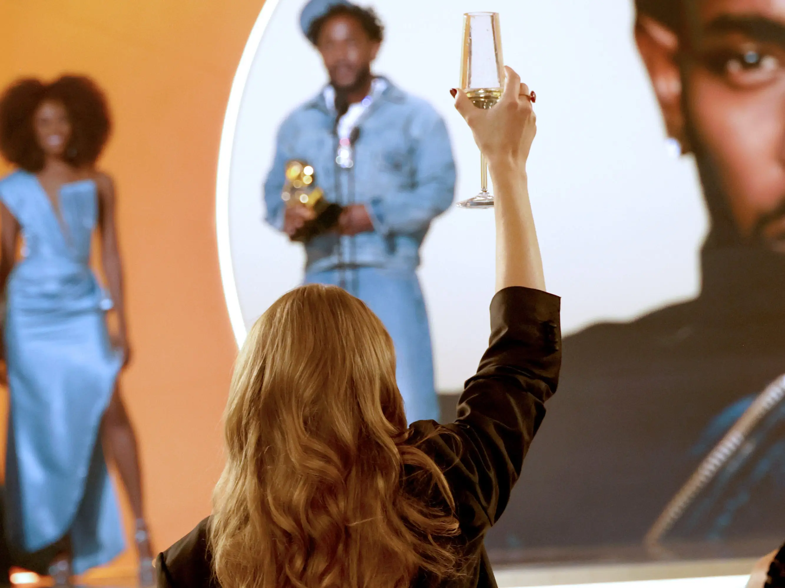 taylor swift toasts to kendrick lamar