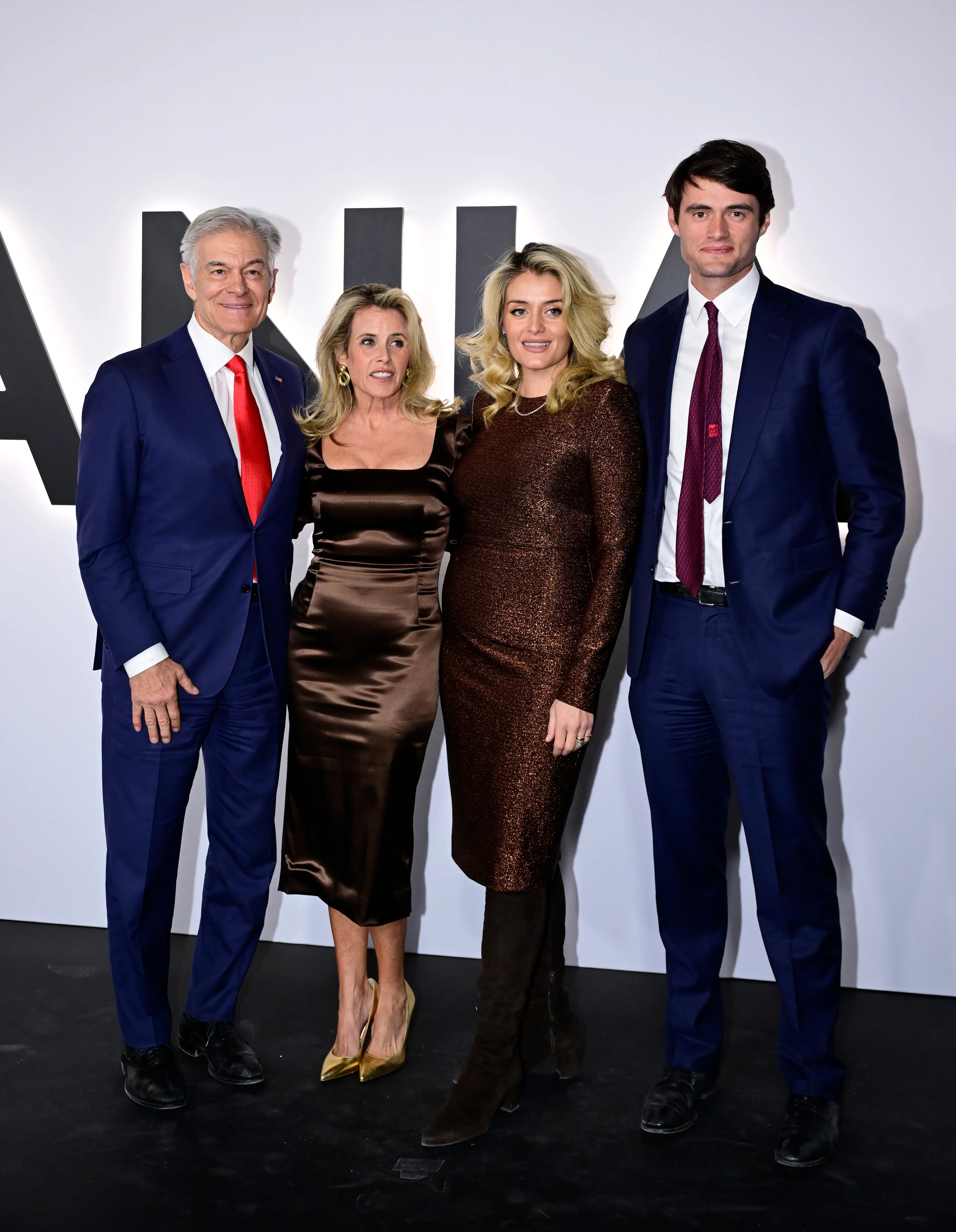 Mehmet Oz, Lisa Oz, Daphne Oz, and Oliver Oz at the Trump-Kennedy Center for the 