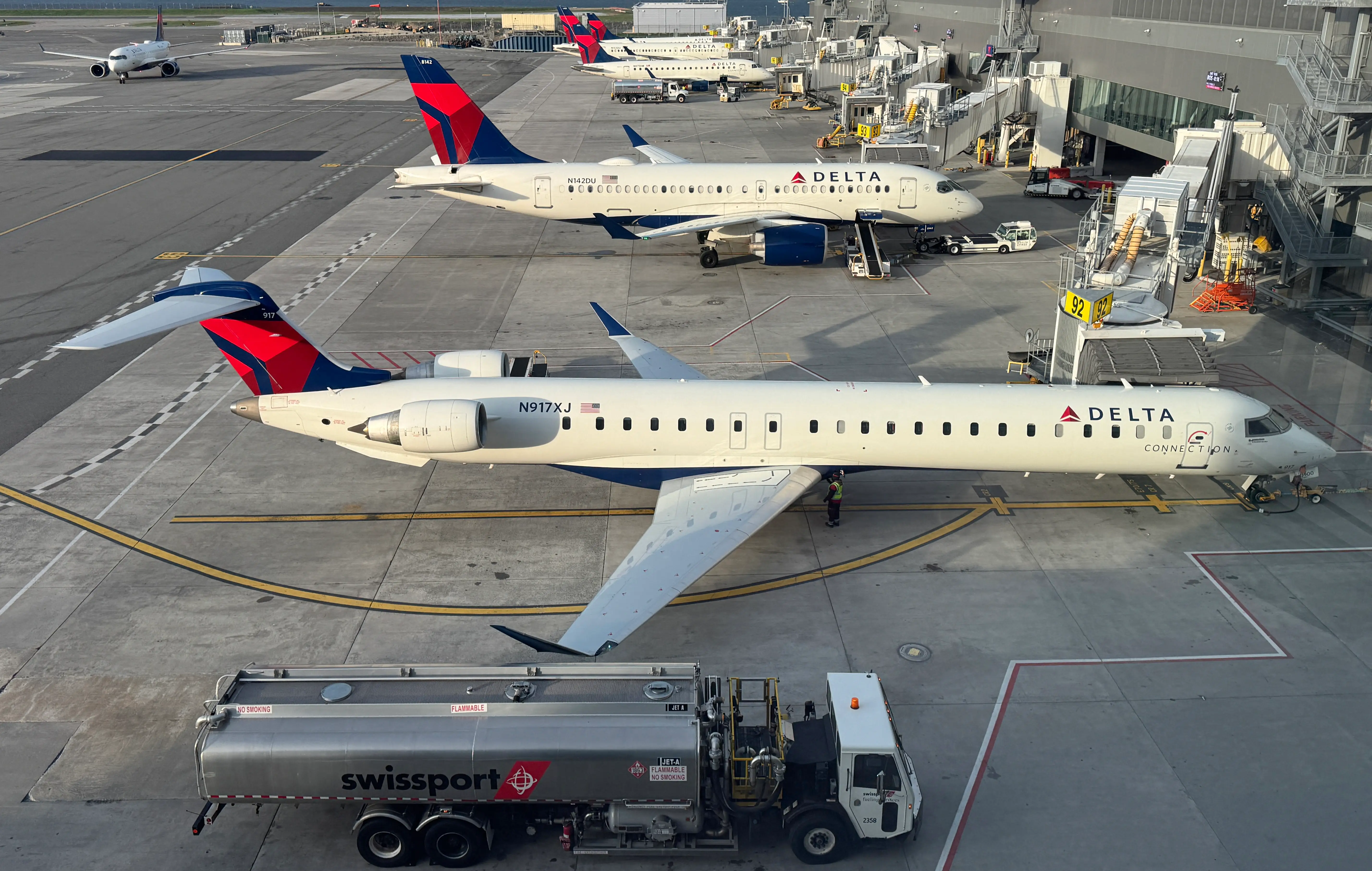Delta CRJ and Airbus A220.