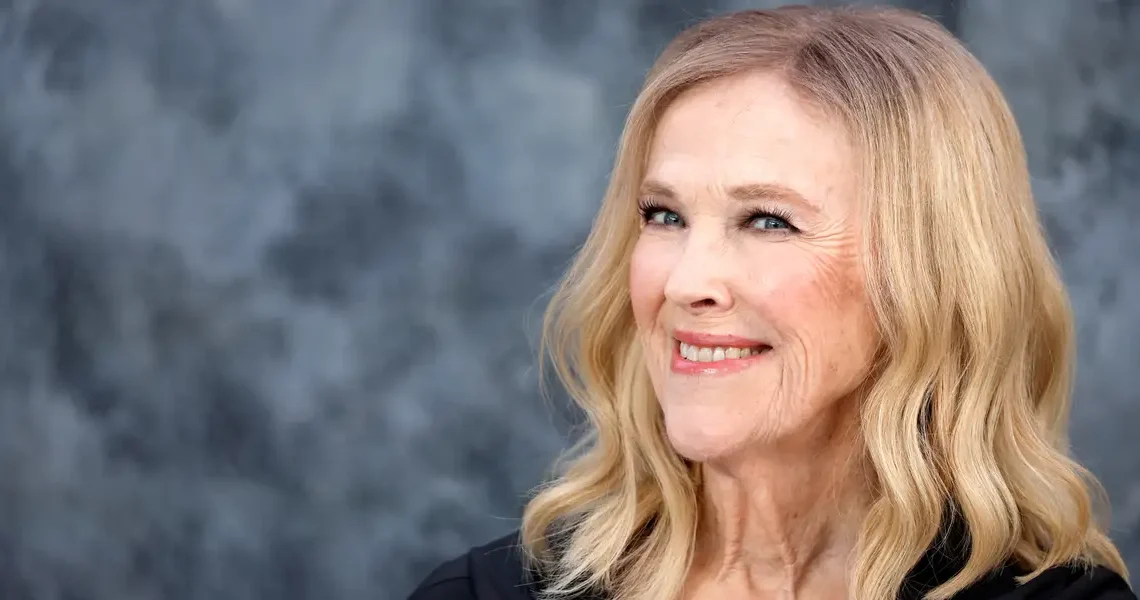 Photos show Catherine O’Hara’s legendary TV and film career, from ‘Beetlejuice’ to ‘Schitt’s Creek’