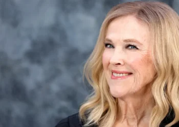 Photos show Catherine O’Hara’s legendary TV and film career, from ‘Beetlejuice’ to ‘Schitt’s Creek’