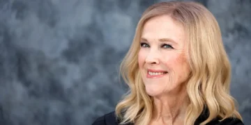 Photos show Catherine O’Hara’s legendary TV and film career, from ‘Beetlejuice’ to ‘Schitt’s Creek’