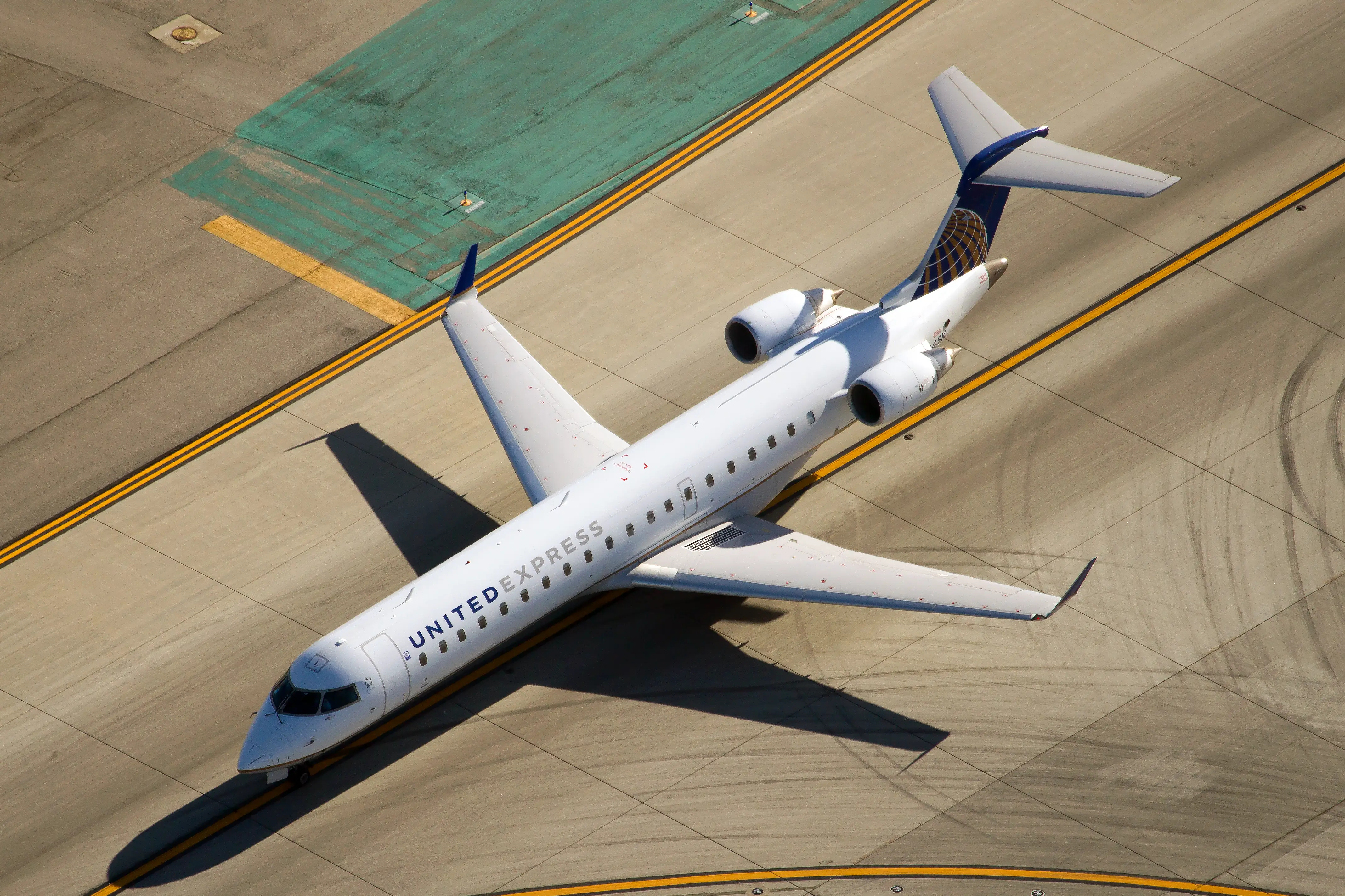 SkyWest crj700.