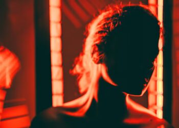 Scouted: Red Light Therapy Offers a Slew of Unexpected Health Benefits, From Healing Cold Sores to Reducing Wrinkles