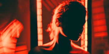 Scouted: Red Light Therapy Offers a Slew of Unexpected Health Benefits, From Healing Cold Sores to Reducing Wrinkles