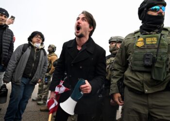 State officials say FBI is freezing them out of Minneapolis ICE shooting probe