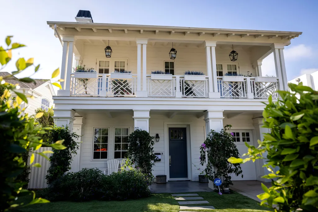 If the residence weren't damaged, it would list for closer to $6 million.