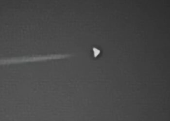 Mysterious ‘Dorito-shaped’ aircraft spotted flying at night over Area 51: ‘Something interesting here’