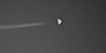 Mysterious ‘Dorito-shaped’ aircraft spotted flying at night over Area 51: ‘Something interesting here’