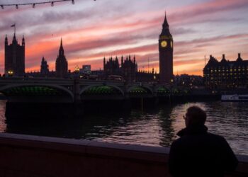 U.K. lawsuit seeks ban on smartphones in schools to protect children