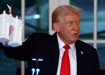 Trump Plots to Supersize Plans For Already Monstrous ‘Arc de Trump’