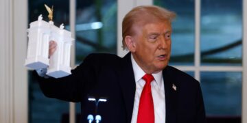 Trump Plots to Supersize Plans For Already Monstrous ‘Arc de Trump’