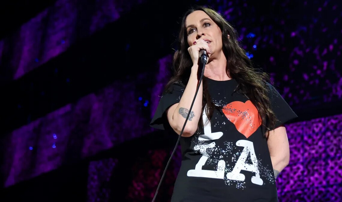 On This Day in 2016, Alanis Morissette Launches Advice Column, Becomes Everyone’s Favorite ‘Agony Aunt’
