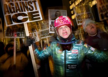 Two federal agents involved in Alex Pretti shooting placed on administrative leave