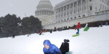 Washington’s snowy morning turns to sleet and freezing rain