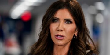 ICE Giving Companies Billion-Dollar Contracts to Track Immigrants