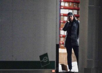 Tulsi Gabbard’s appearance at Fulton County FBI raid raises questions