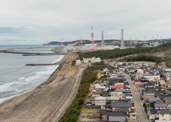 An Anxious Japan Restarts the World’s Biggest Nuclear Plant