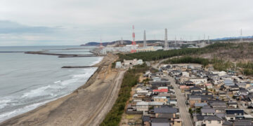 An Anxious Japan Restarts the World’s Biggest Nuclear Plant