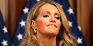 Billionaire Trump Goon Flees City After ICE Killing