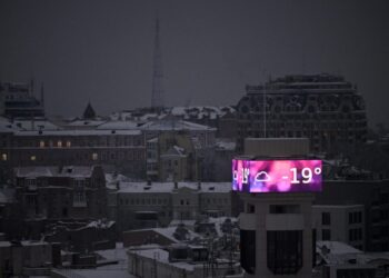 Ukraine’s politicians trade barbs as Kyiv shivers amid the loss of power