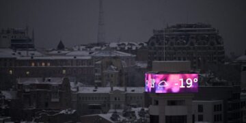 Ukraine’s politicians trade barbs as Kyiv shivers amid the loss of power