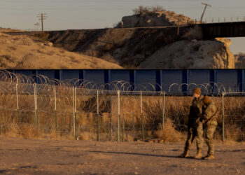 U.S. population growth slowed last year as net immigration fell by about half