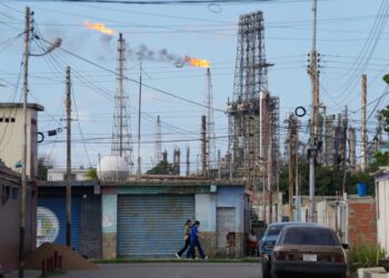 Trump officials awarded Venezuela oil-sale contracts to firms tied to bribery