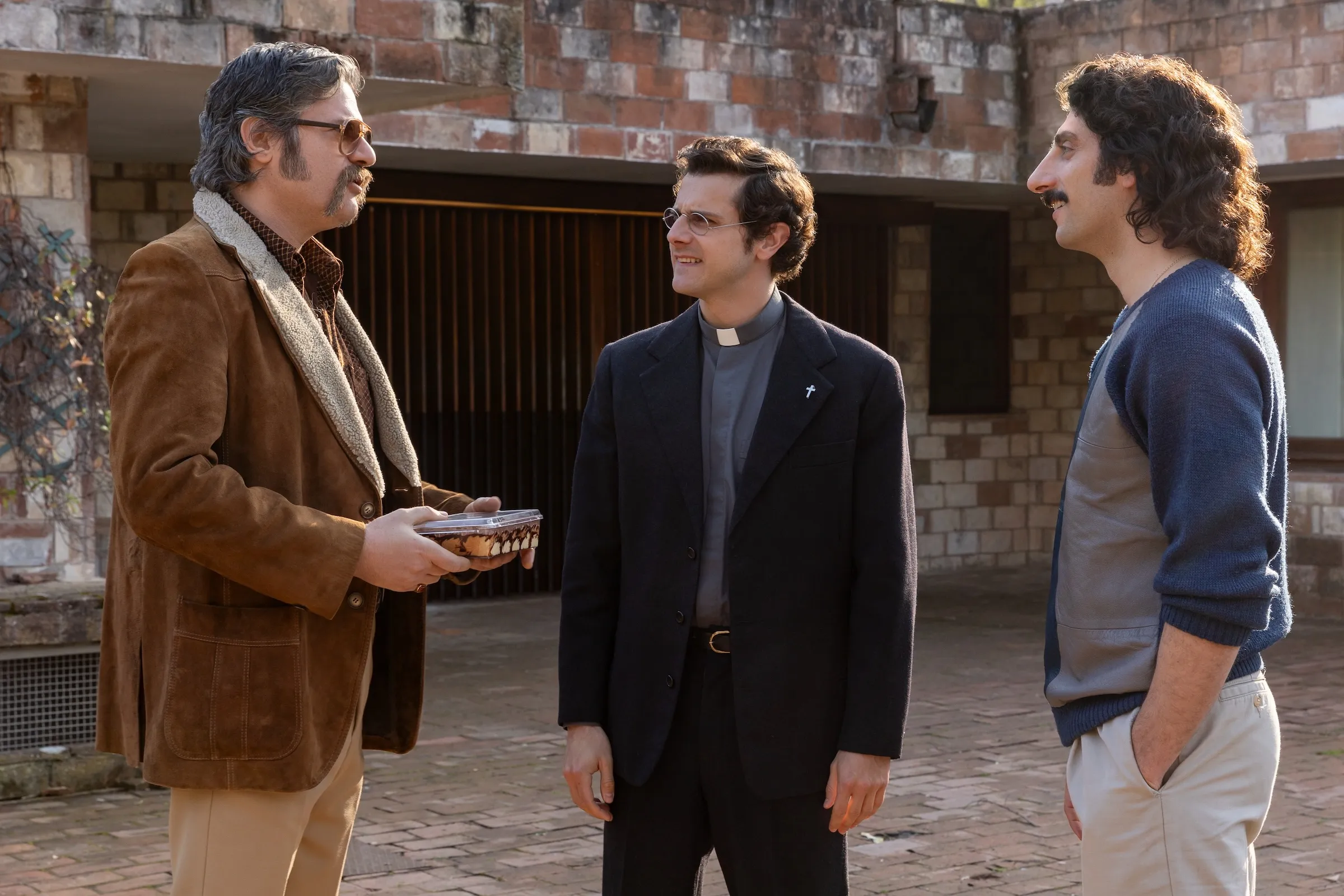 Il Falsario. (L to R) Edoardo Pesce as Balbo, Andrea Arcangeli as Vittorio, Pietro Castellitto as Toni in Il Falsario. Cr. Lucia Iuorio/Netflix © 2025