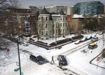 Many D.C.-area schools and federal offices to remain closed Tuesday