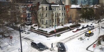 Many D.C.-area schools and federal offices to remain closed Tuesday