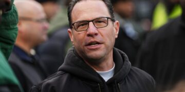 Gov. Shapiro, a top 2028 contender, recounts chat with Trump, beef with Harris in new book