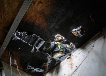 Russia strike hits Ukraine passenger train amid new push for talks