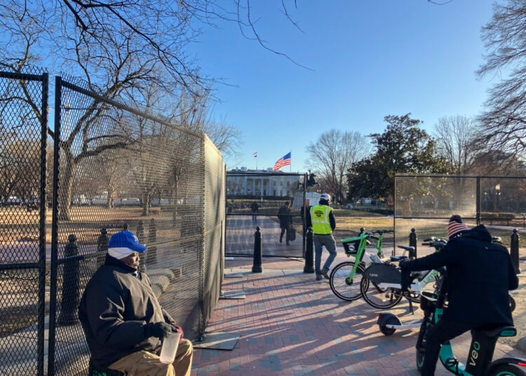 White House fences off park as Trump begins new building project