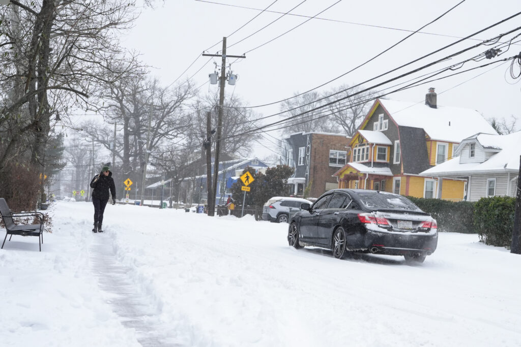 D.C. area schools, federal offices, close Monday after winter storm